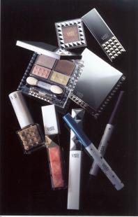 全球正品化妝品批發直供 一線大牌超低折扣，精細化學品全渠道賦能